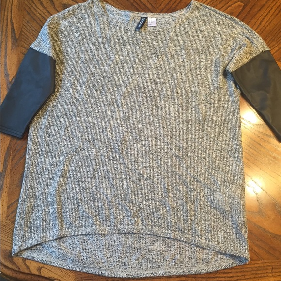 🎉FLASH SALE🎉 H&M Top