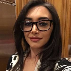 Meet your Posher, Madlena