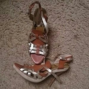 !!Flash Sale!! Michael Kors Tan and gold Heels