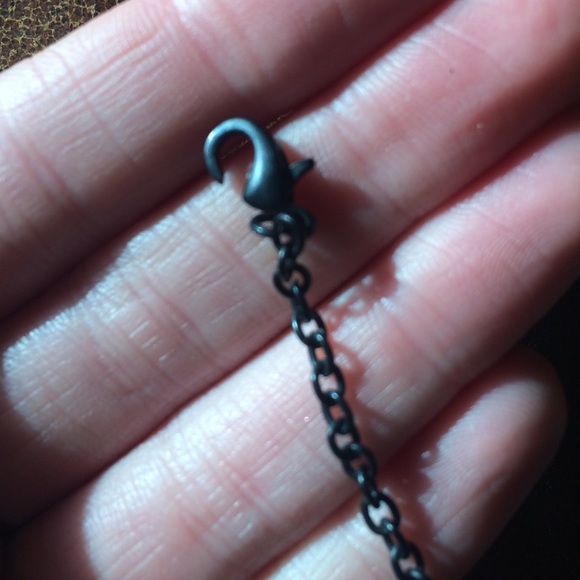 Choker - Picture 3 of 3