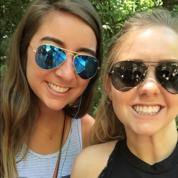 Meet your Posher, Jessica - Picture 2 of 2