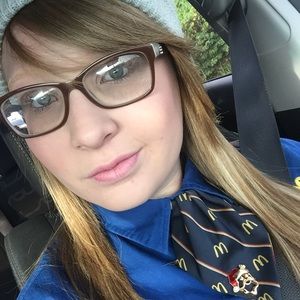 Meet your Posher, Karol