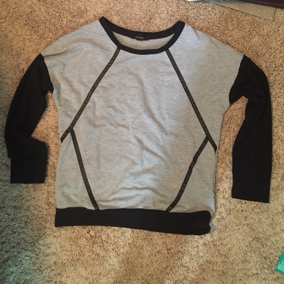 sweater - Picture 1 of 3