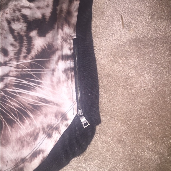 Eye of the tiger! DV shirt with side zips - Picture 2 of 2