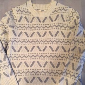 BB Dakota crew neck sweater, size M.