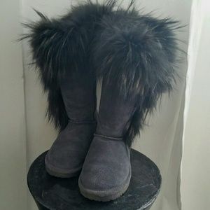 BEARPAW boots. Coyote Fur suede.