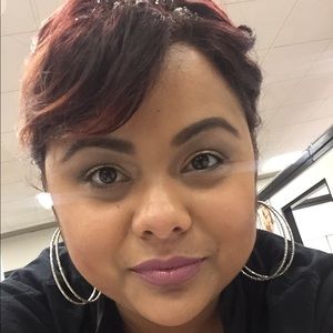 Meet your Posher, Yadira