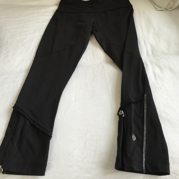 Awesome RUN INSPIRE with ruffle detail and ZIPPERS