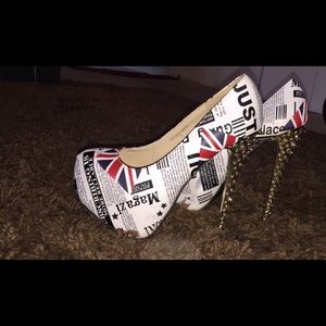Never worn Flag/Mag Article pumps