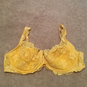 Victoria secret bra .