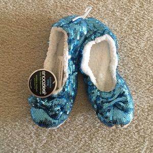 BRAND NEW comfy slippers!