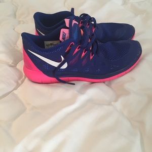 Sz 9.5 almost new nike free 5.0