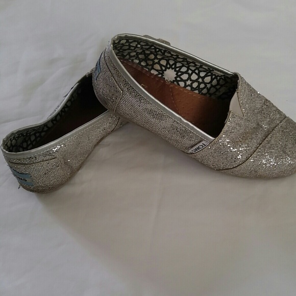 TOM'S - Picture 1 of 2