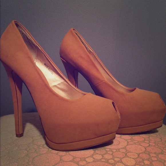 2bebe tan suede heels size 7