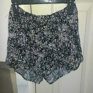Floral print shorts with pockets
