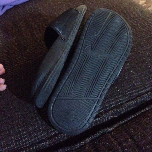 NIKE SLIDES