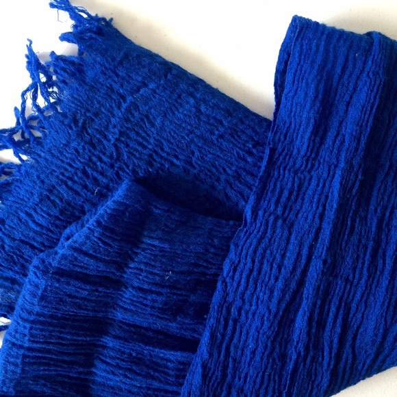 Blue scarf - Picture 2 of 2