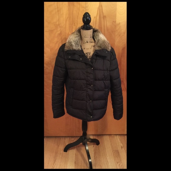 Old Navy Puffer jacket with fur collar.
