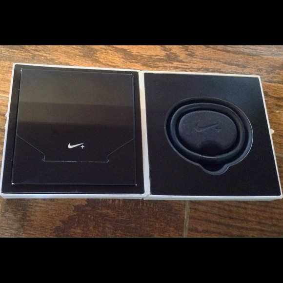 Sold 🚨🚨🚨Black Nike+ fuel band with box - Picture 2 of 3