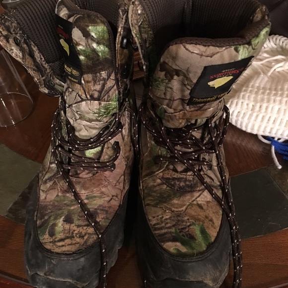 Women or Mens size 9 camo waterproof boots