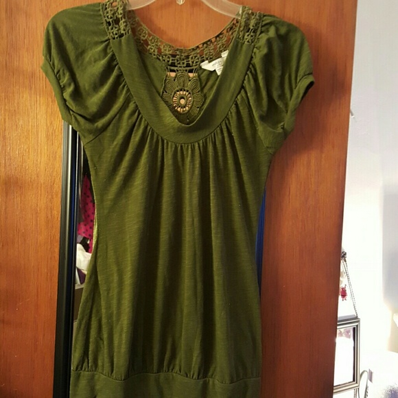 PRETTY GREEN TOP