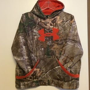 Boys youth XLG  loose Under Armour hoodie