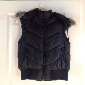 Navy puffer vest w/faux fur hood