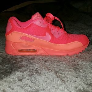 Women's Nike hot pink air max. Never worn.