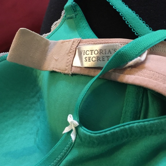 VS Bra Bundle /1 Unk 2 - Picture 3 of 3