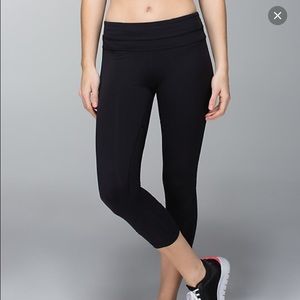 Lulu lemon run inspire crop with lace detail
