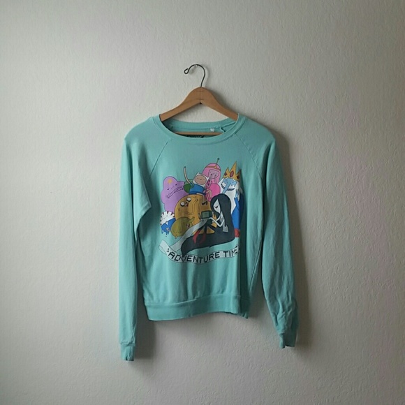 pullover sweatshirt