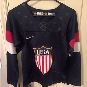 Youth Small hockey jersey.