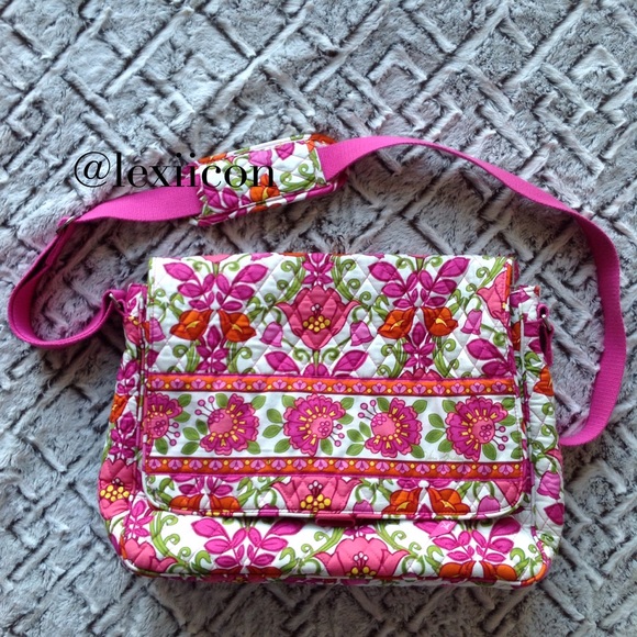 Vera Bradley Handbags - FLASH SALE🎉Vera Bradley Lilli Bell Messenger Bag