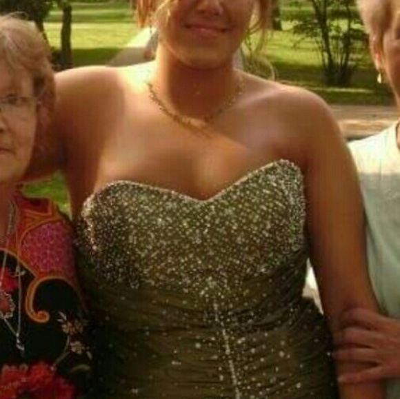 Ball gown/ senior year prom dress w/ matching shoe - Picture 3 of 4