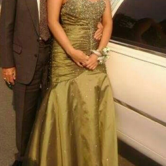 Ball gown/ senior year prom dress w/ matching shoe - Picture 4 of 4