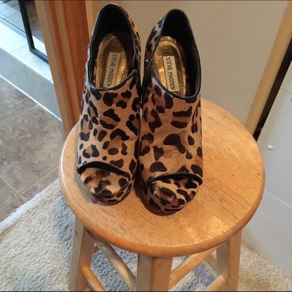 Animal print wedge