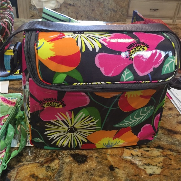 Lunch bag by Vera Bradley❗️REDUCED❗️