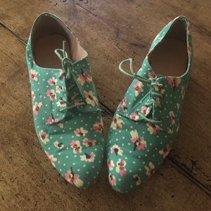 Green Floral Polka Dot Oxfords size 8.5