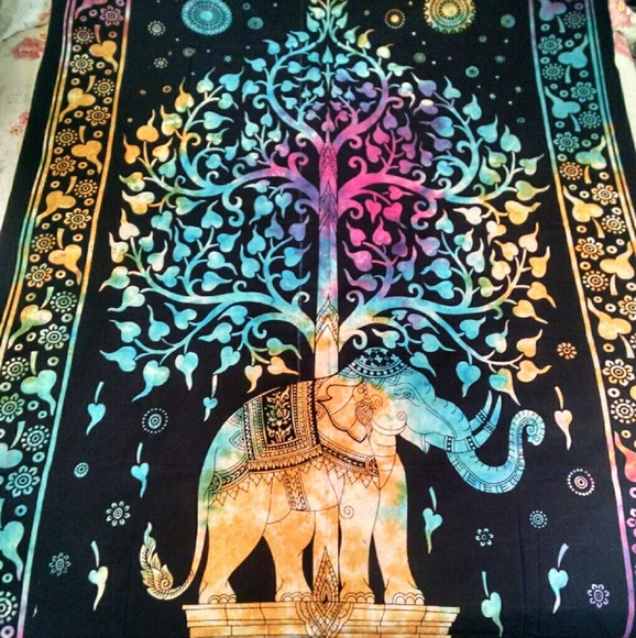 NEW BORDER TIE DYE ELEPHANT TAPESTRY