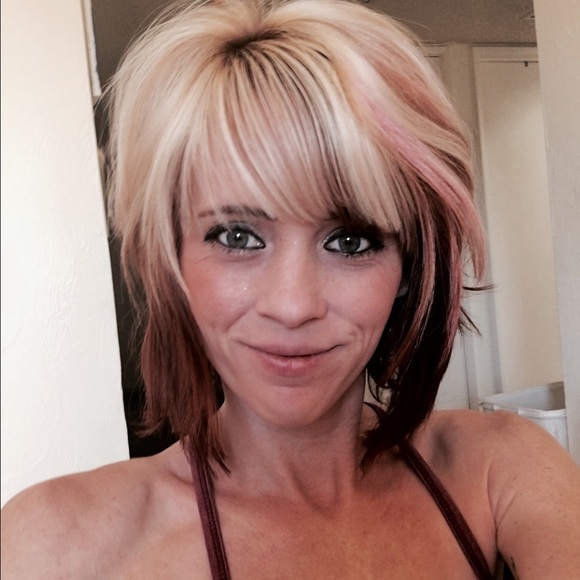 Meet your Posher, Megan - Picture 2 of 2