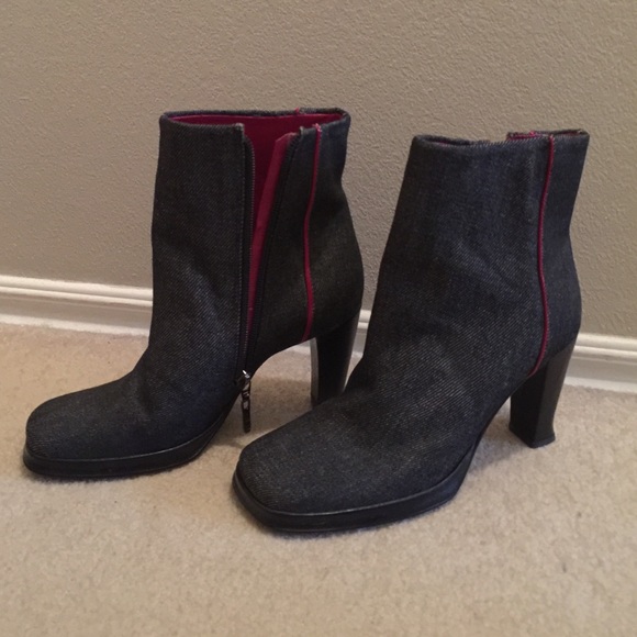 BCBG Ankle Boots, NWOT, 6.5 - Picture 4 of 4