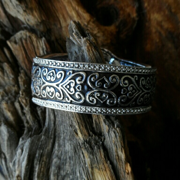 SOLD OUT!π―CLEARANCE $15- Jewelry Junkie Bangle - Picture 3 of 3