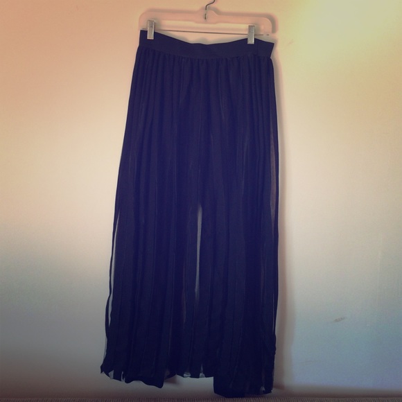 Freaking awesome legging/sheer over skirt