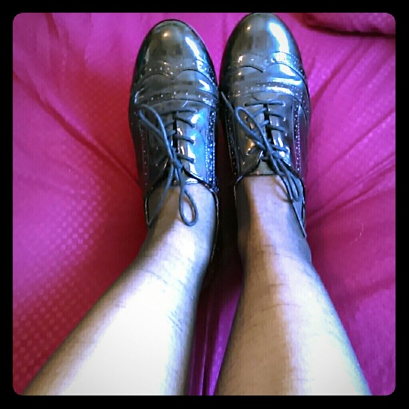 Shiney black oxford flats