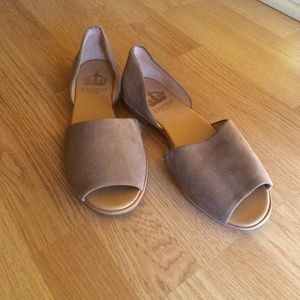 Crown Vintage taupe suede sandals
