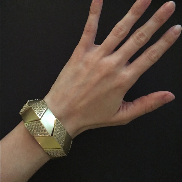 ✨✨SOLD✨✨Lia Sophia gold bracelet