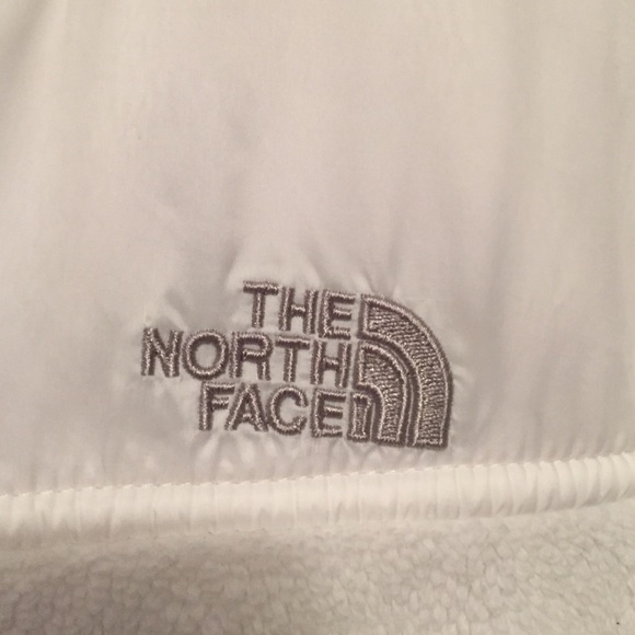 Hooded fuzzy North Face jacket - Picture 2 of 3