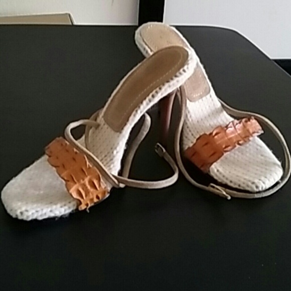 New never worn authentic Casadei heels - Picture 3 of 4