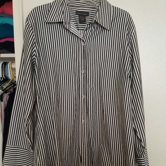 Banana republic black and white button down size m