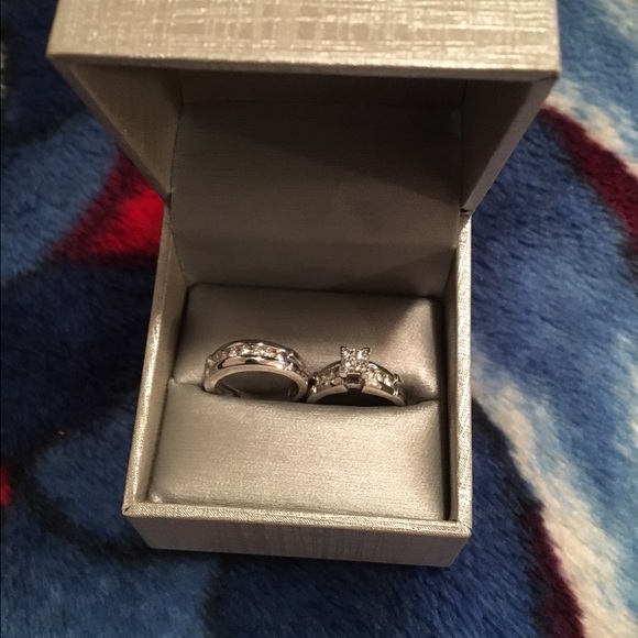 Wedding Rings - Picture 2 of 4